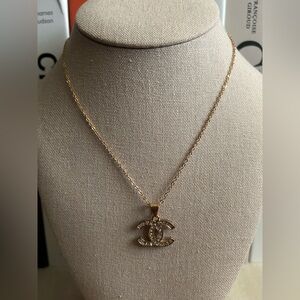 🖤 New Gold Color Fashion Interlocking CC Pendant Necklace 🖤